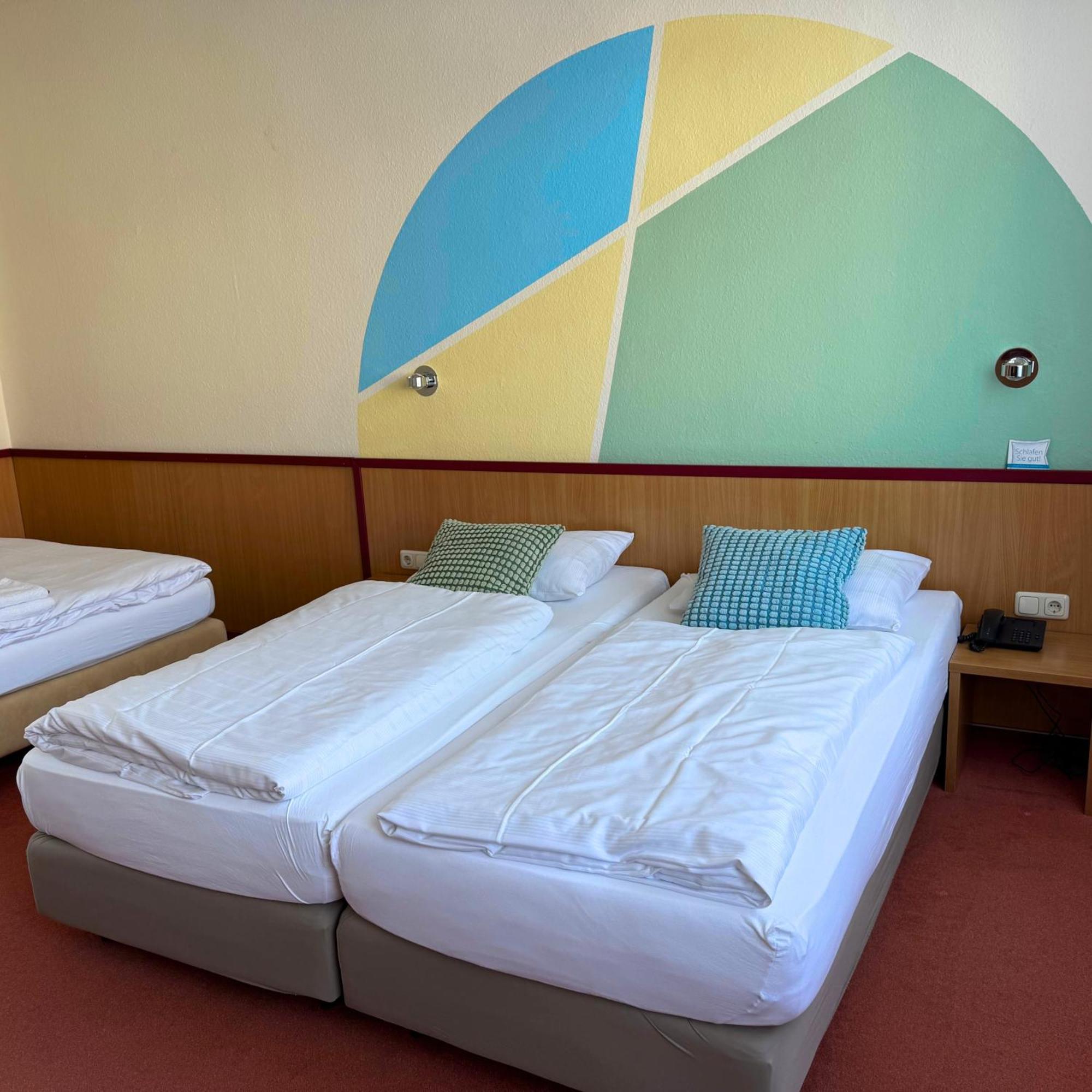 Colourful Hotel Bielefeld Room photo