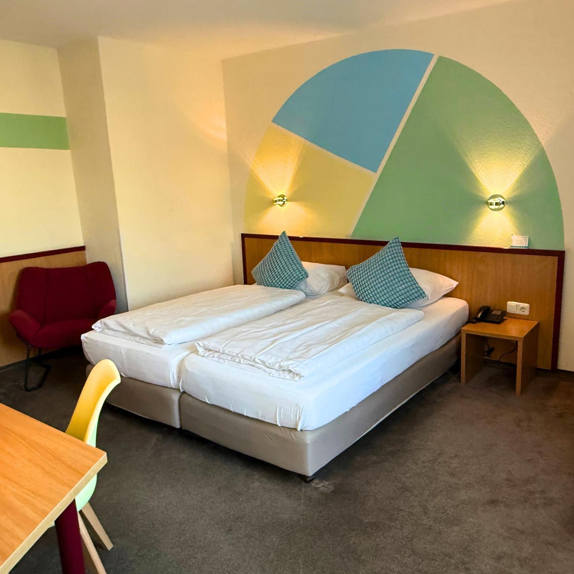 Colourful Hotel Bielefeld Exterior photo